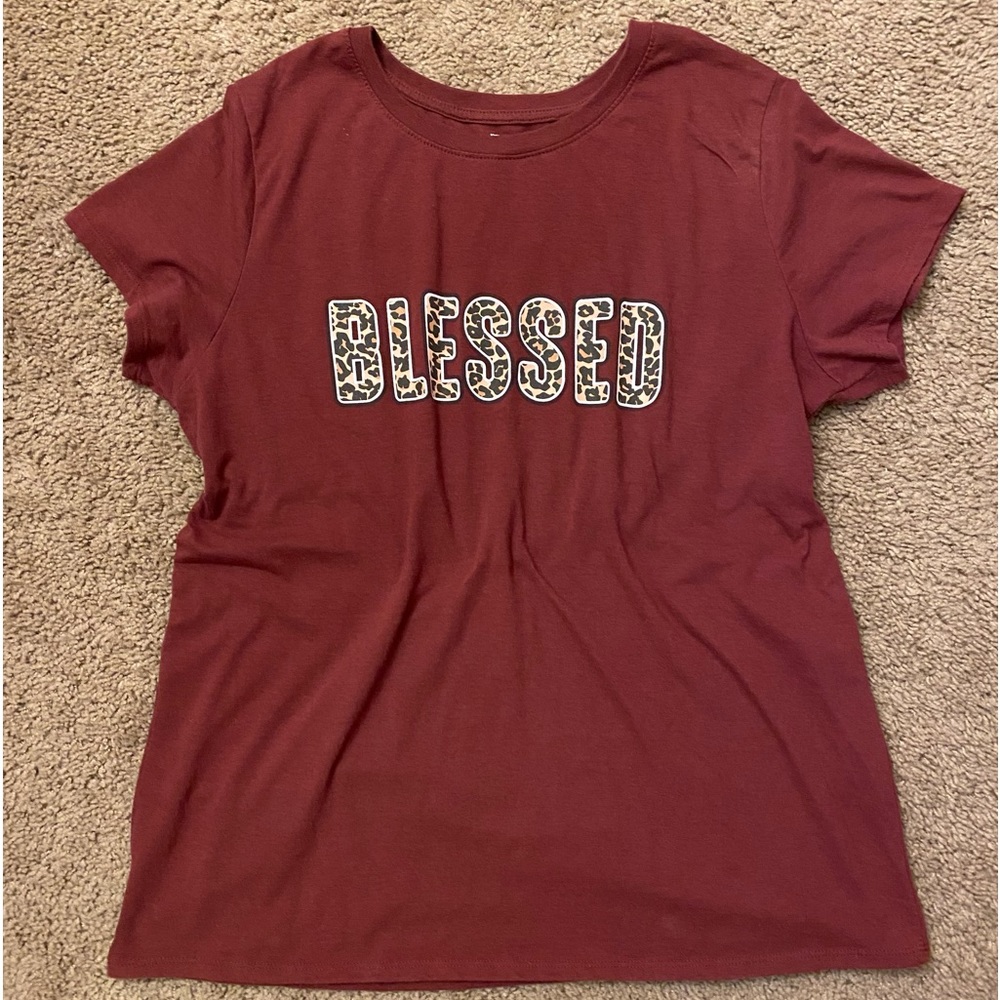 Women’s maroon t-shirt